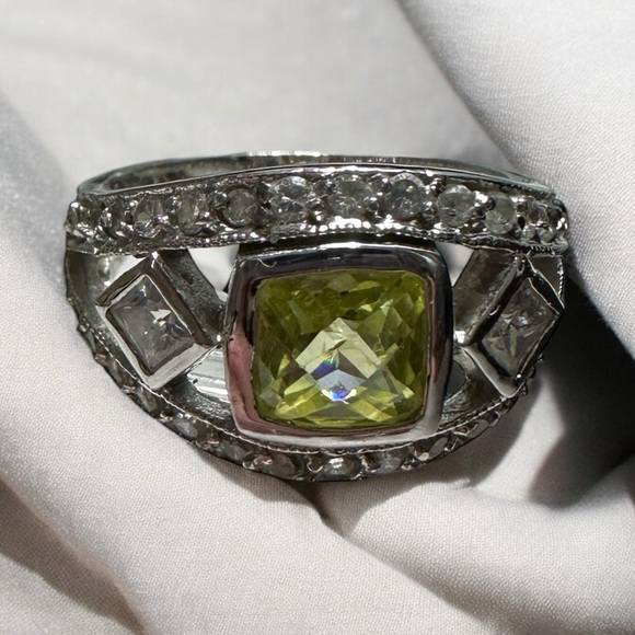Peridot & CZ Diamonds Sterling Silver Ring Size 5.75 - Picture 3 of 14